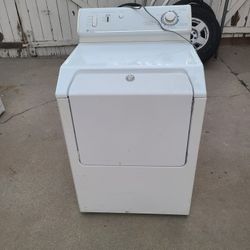 MAYTAG Gas Dryer In Great Working Conditions 