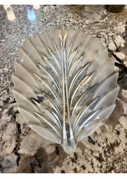Mikasa Walther Glass Frosted Crystal Leaf Bowl