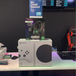 Xbox Series S Gaming Bundle With Headset 