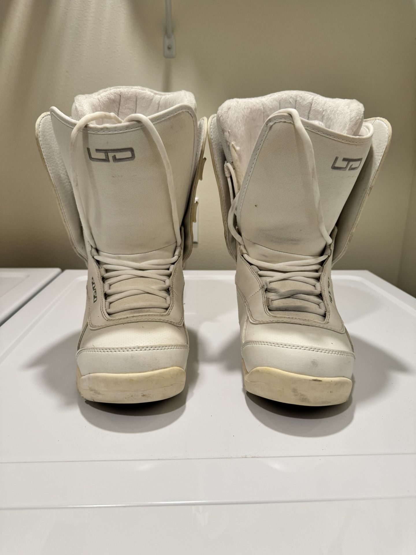 Women’s Size 9 Snowboard Boots