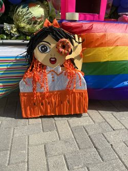 Piñatas Party decorations 