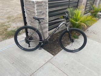 Giant XL Aluminum Bike 