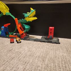 Hot Wheels Dragon Set