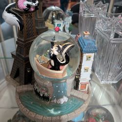 Collectors Item Snow Globe Warners Bros Pepe La Pew N His Partner