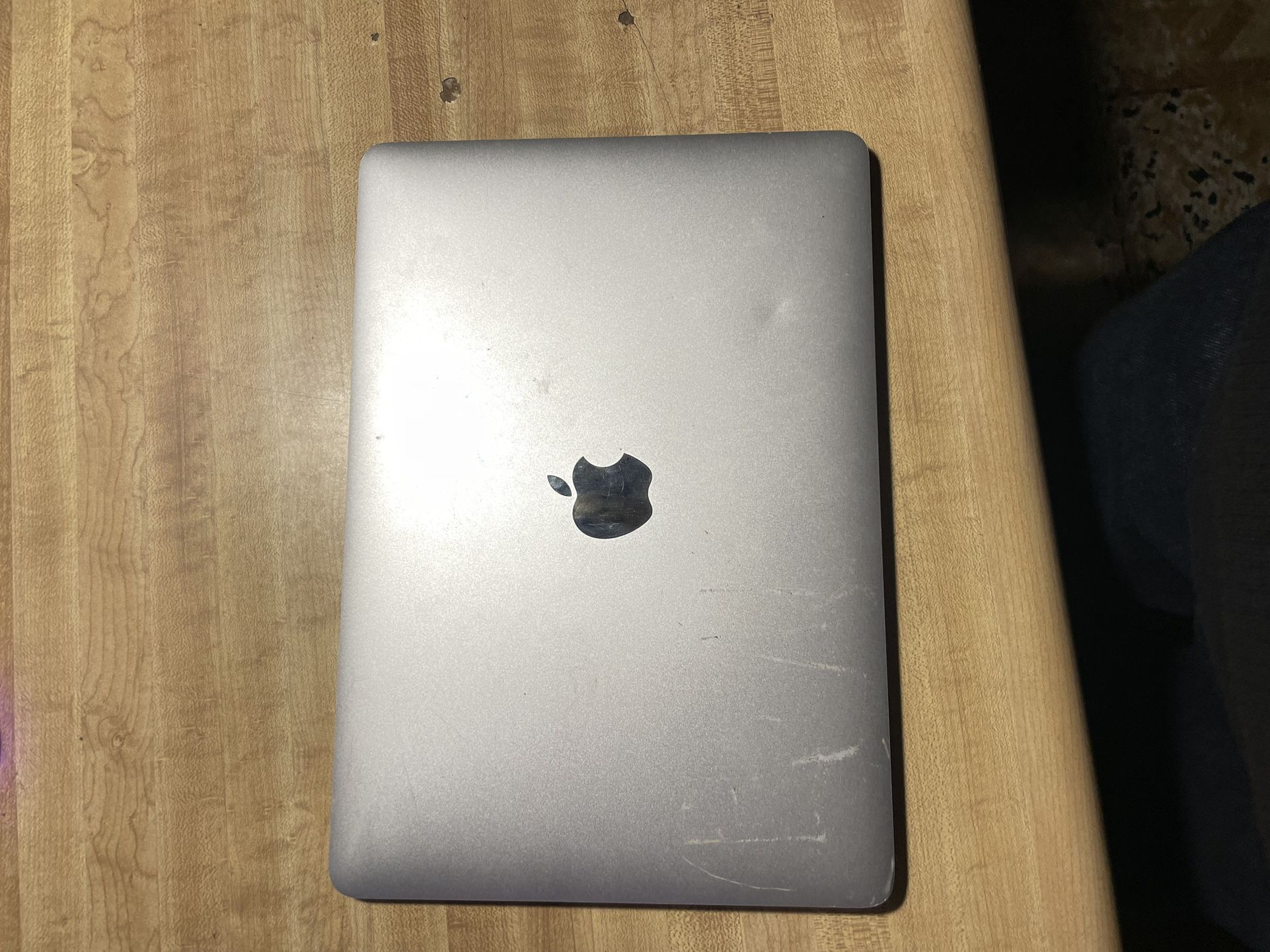 Macbook Air 2017 12in (For Parts)