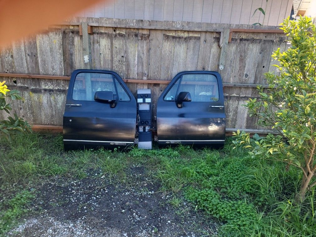 81-91 Square Body Doors 