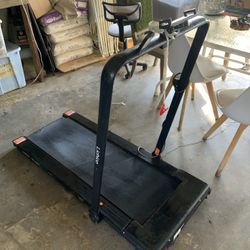 Treadmill Whit Remote Control and Incline/ Is Good Condition 