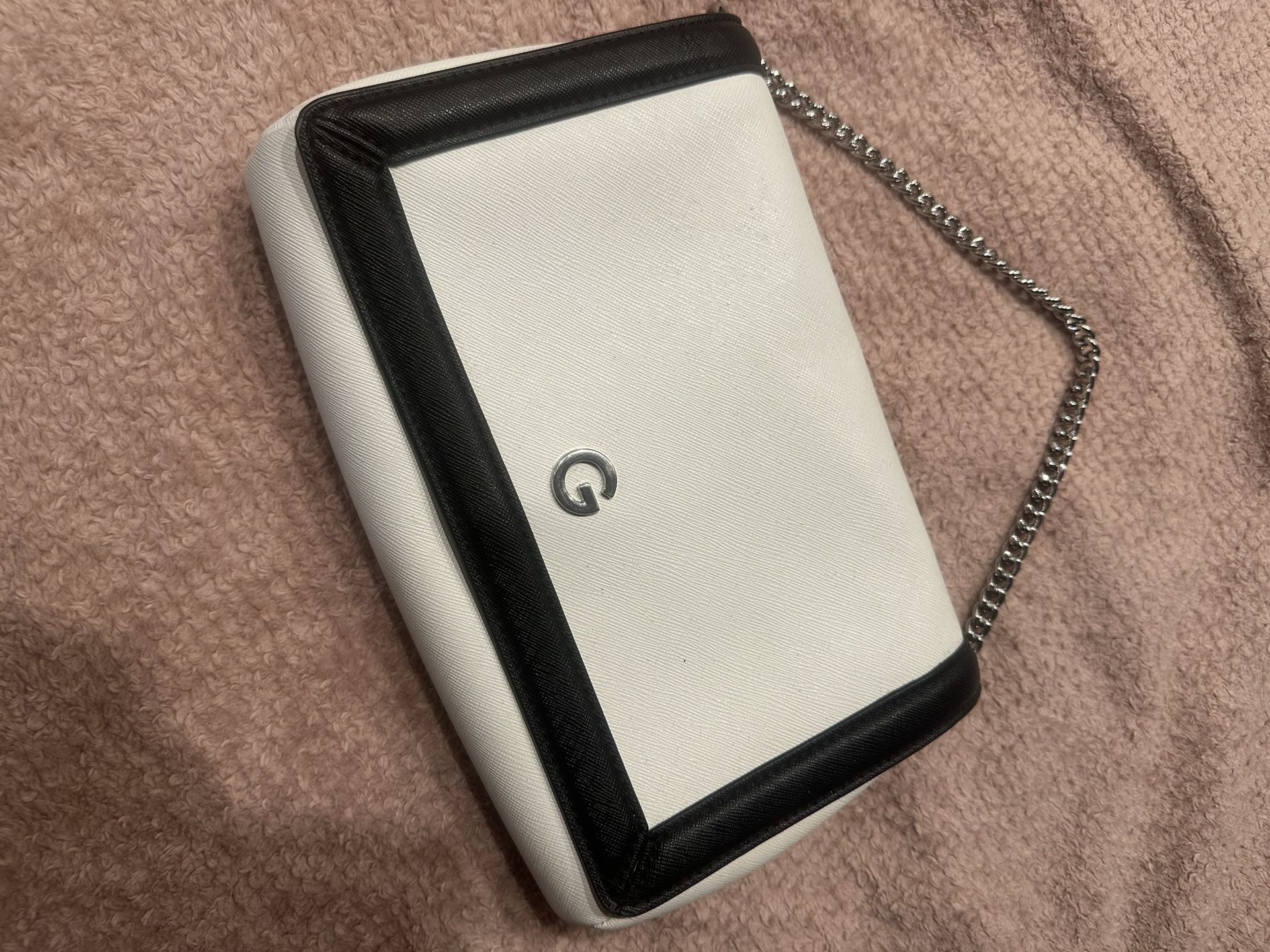 White And Black Leather Shoulder Clutch Guess Bag