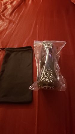 BLACK WOMEN EMBELLISHED WRAP SUNGLASSES WIT RHINESTONES ON BOTH SIDES OF DA ARMS, N DA FRONT SIDES 2, N 100% UV PROTECTION FROM DA SUN!!!!!!!!!!!!!!