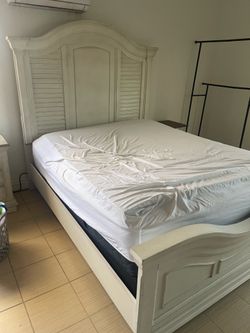 Bed Room Set with Queen Bed