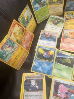 AURORA COLORADO/OLD N NEWER MIXED YEARS POKÉMON CARDS