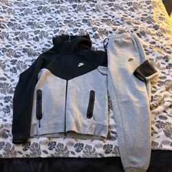 Nike Tech M 