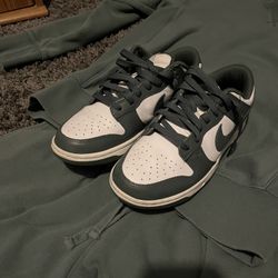 Nike dunk Pine Green
