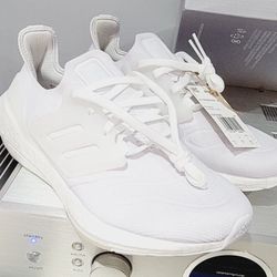 New Adidas Ultra Boost 22 Size 8.5