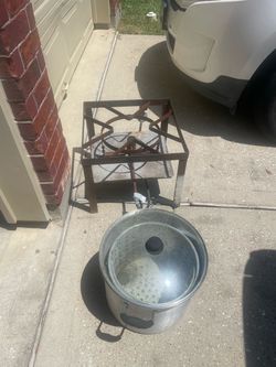 Crawfish pot and burner