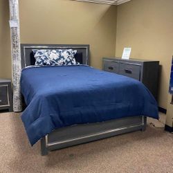 SPECIAL] Lodanna Gray LED Panel Bedroom Set