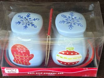 Merry Brite Ceramic Blue Snowflake Salt & Pepper Shakers 3”