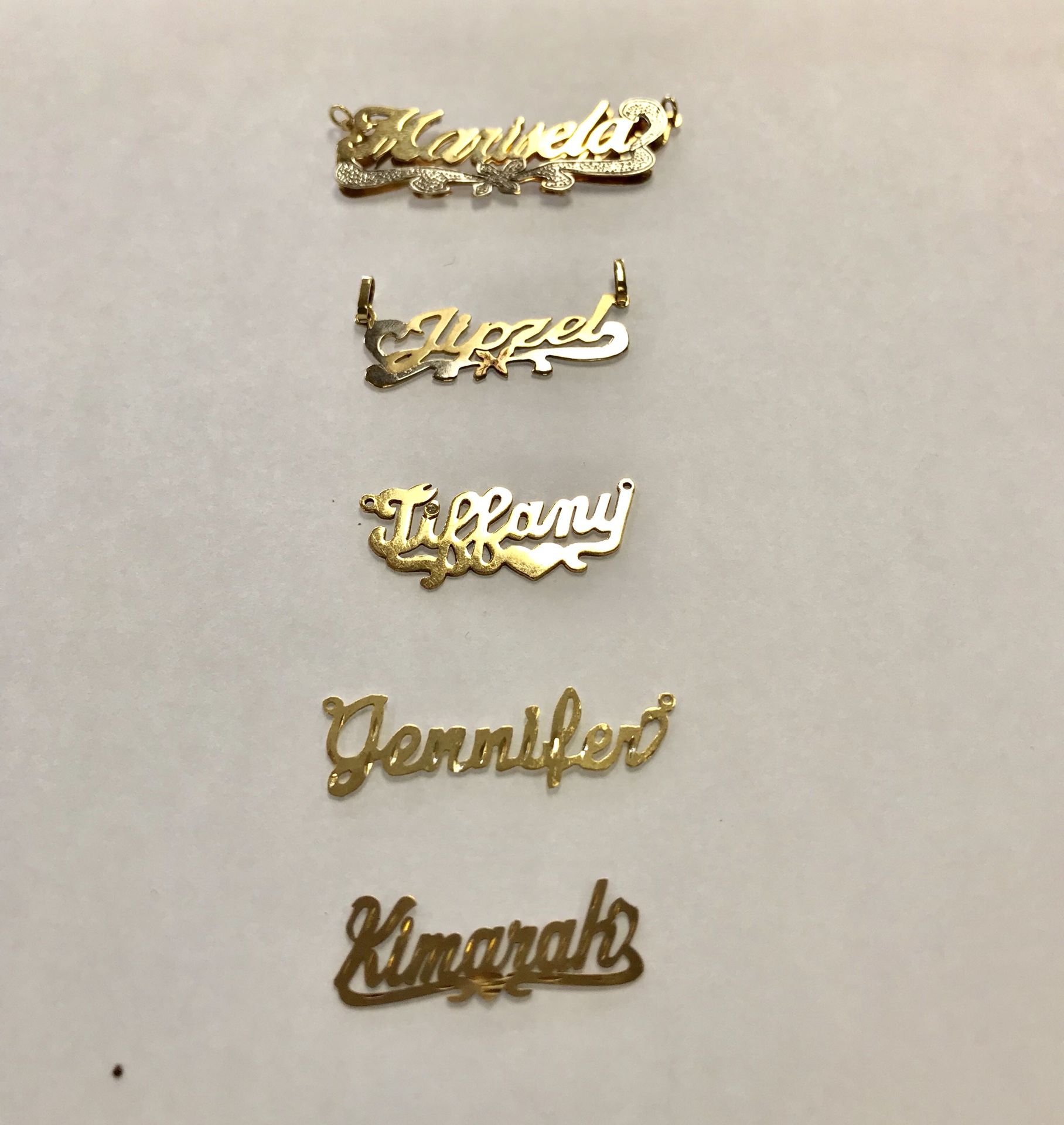 We make gold name plates jewelry / Hacemos nombres en oro. 10k, 14k, 18k