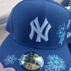 NEW YORK YANKEES "ICEY"
 NEW ERA HAT $60 O.B.O
SIZE 7 1/4 (RARE CAP) BRAND NEW
DELIVERY IS AVAILABLE 