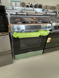 New GE Stove 30” Slide In-AirFry-Steam Clean