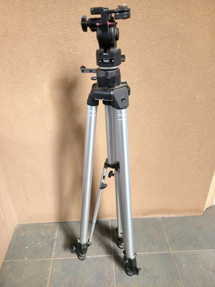Professional BOGEN/MANFROTTO tripod 3063 fluid video/camera pan/tilt head