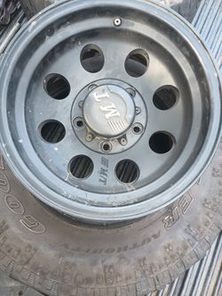 (1) mickey Thompson Rim Size15"