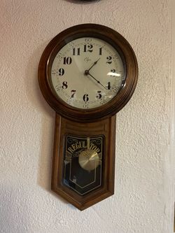 Elgin wall clock perfect time good condition