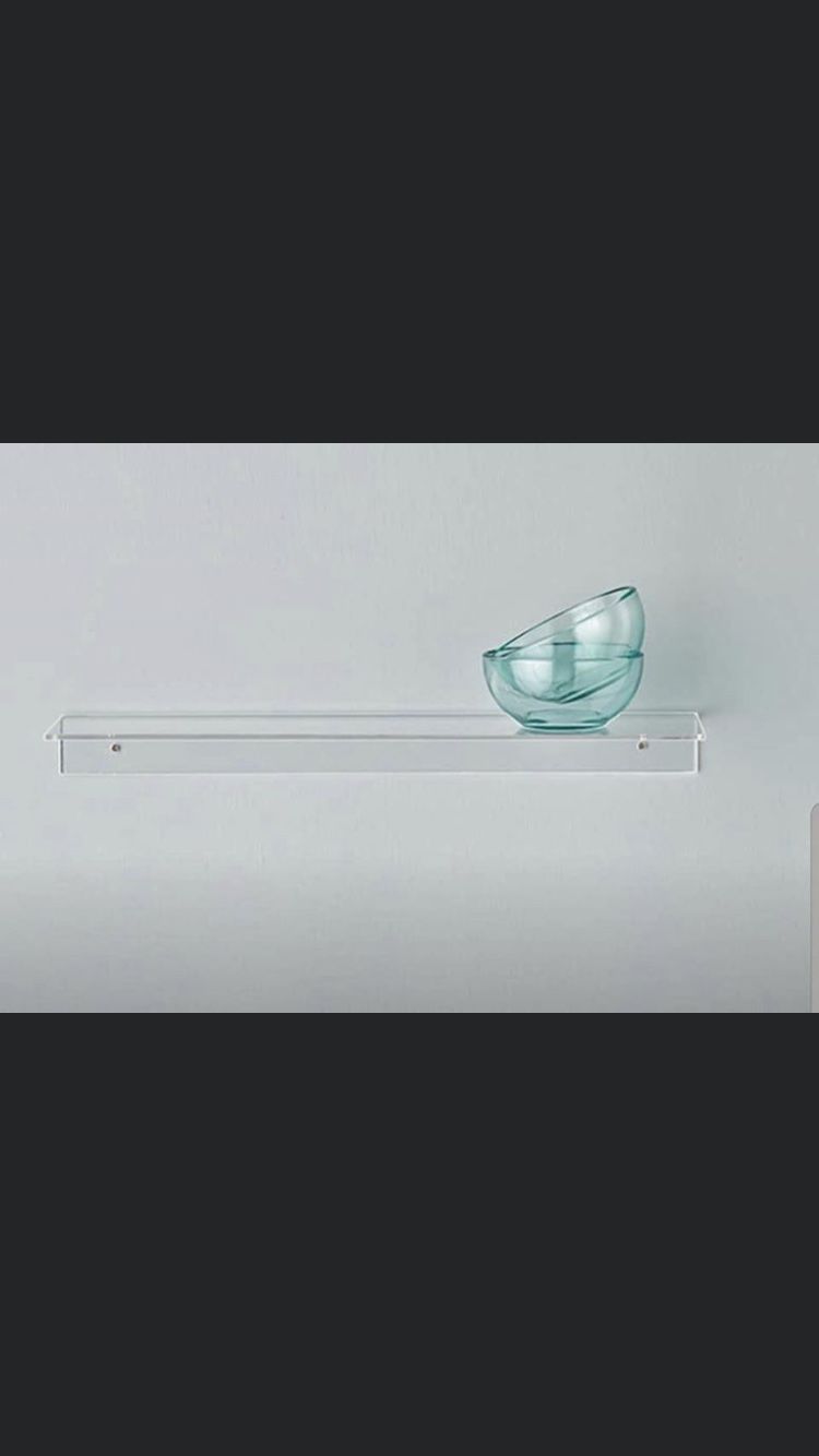 2 clear acrylic shelves