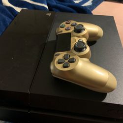 Ps4 With Controller 