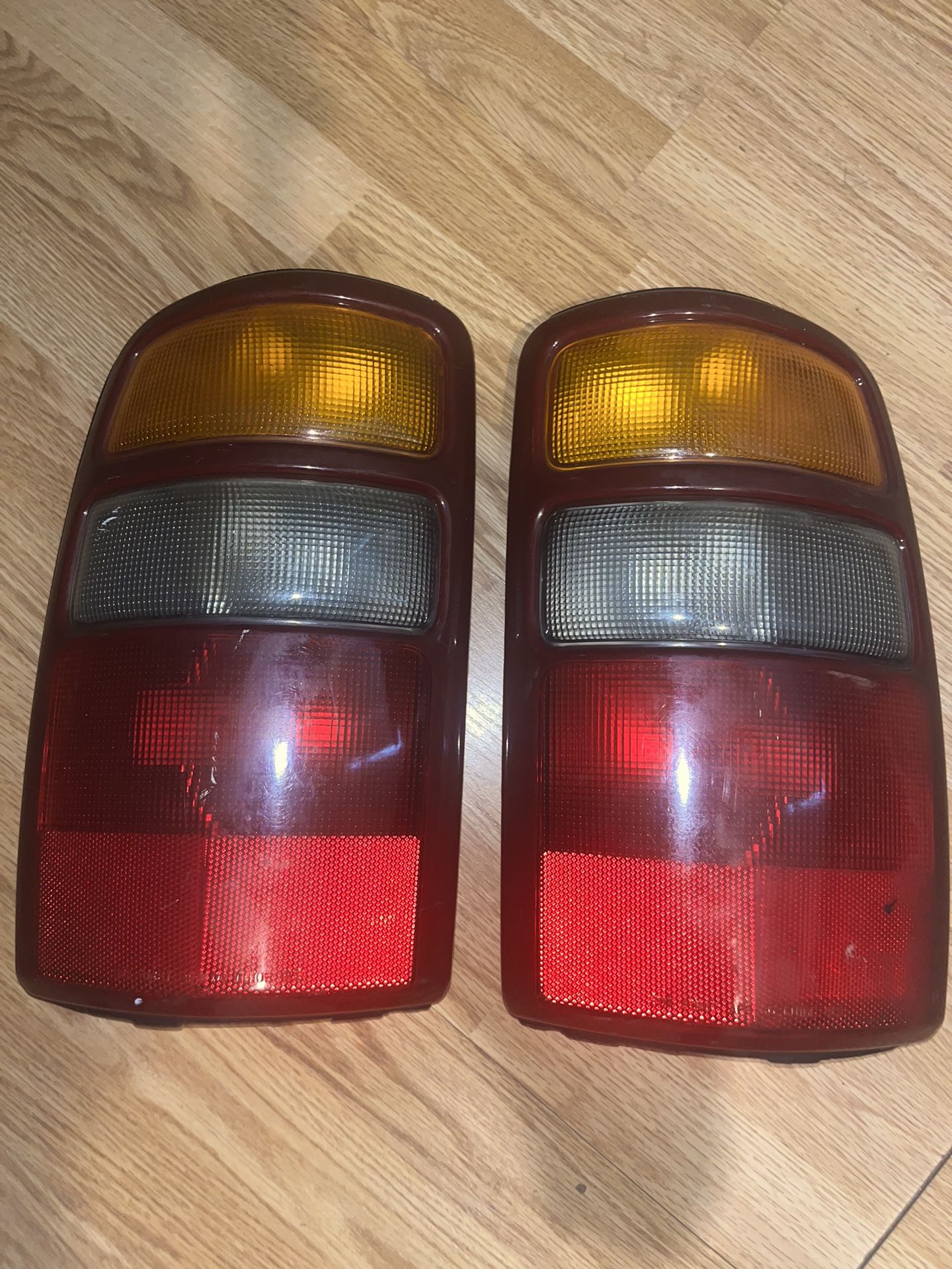 2000-2006 Chevy Tahoe Tail Lights