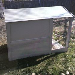 Handcrafted Dog House.      Del Valle.    $130 Cash Firm.    Never Used.     Near Elroy.  