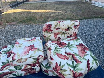 Outdoor cushions for benches