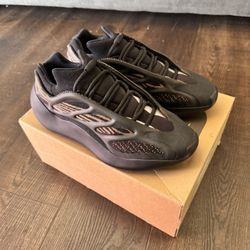 Yeezy 700 V3