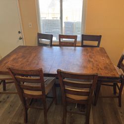 Free Dinner Table 