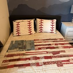 Black queen frame / mattress