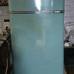 Old School Mini Fridge (Delivery Available)