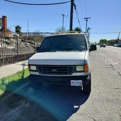 2004 Ford E-250