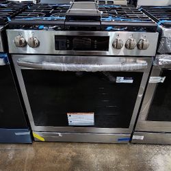 FRIGIDAIRE GALLERY 30in SLIDE-IN IN GAS RANGE with GRIDDLE, AIRFRY CONVECTION OVEN (IN Stainless Steel) (with warranty)