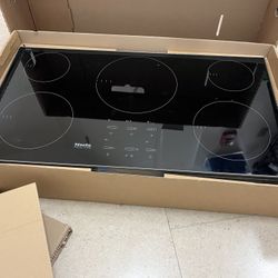 Miele KM5773 Induction Cooktop (Like new!)