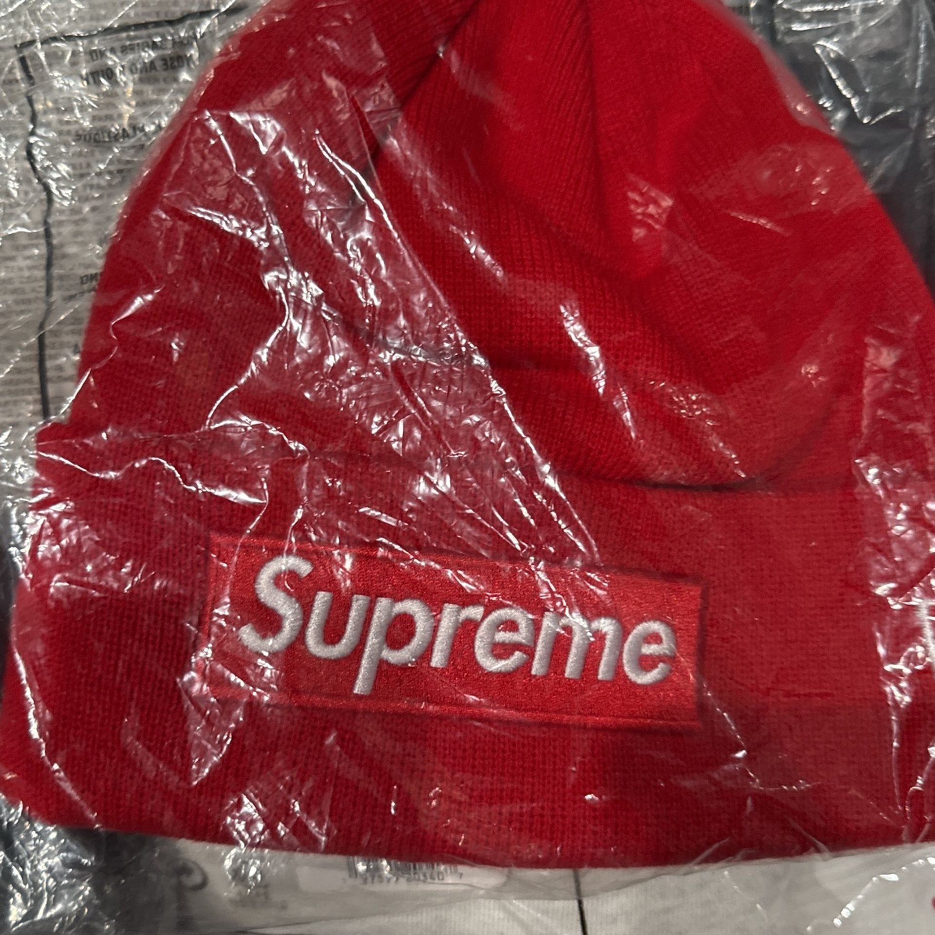 SUPREME BEANIE RED