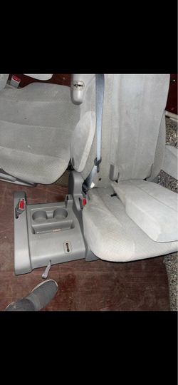 Toyota sienna second row driver passenger seats