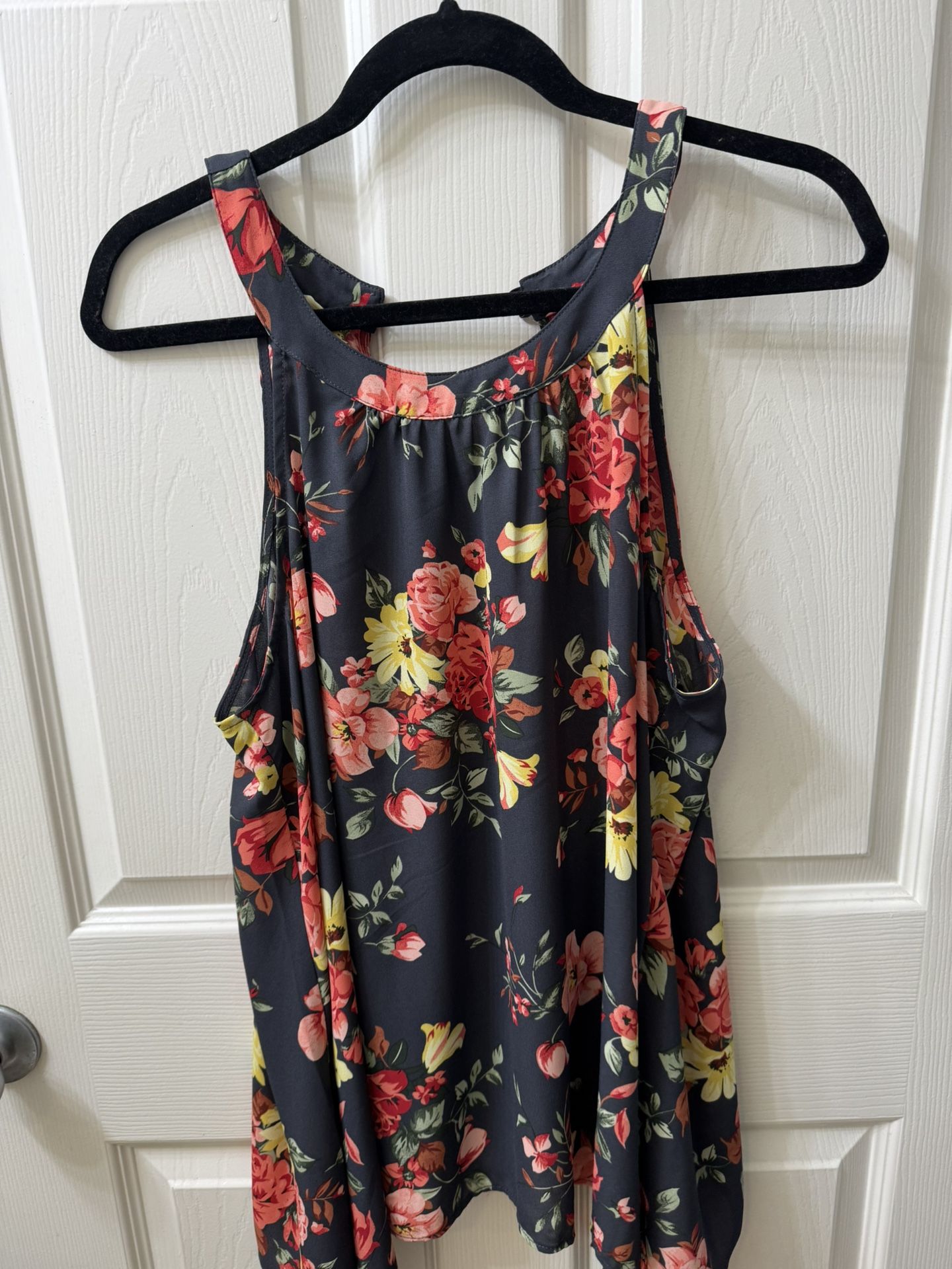 Women’s Hi-lo Sleeveless Top