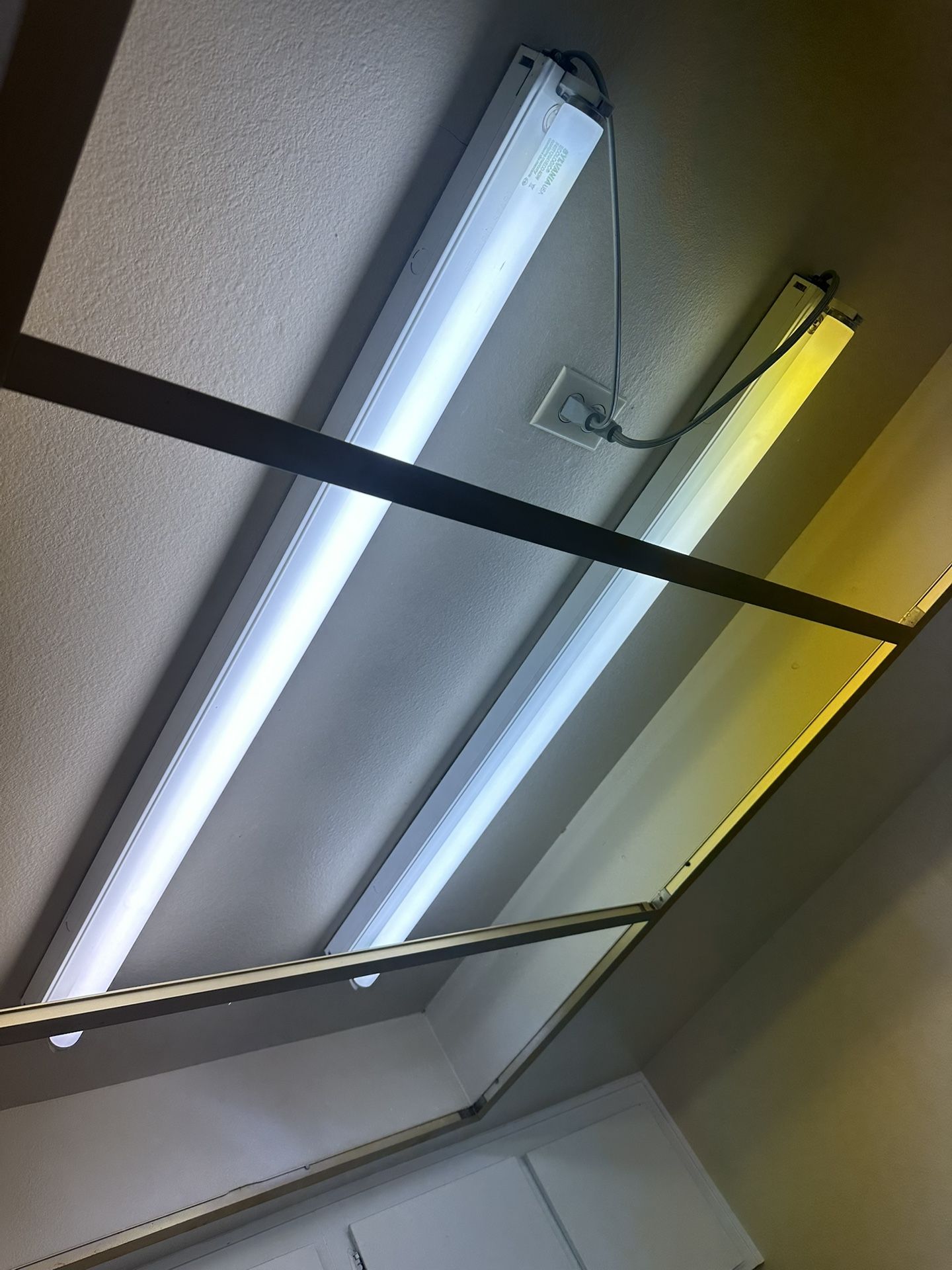 2 Fluorescent 4ft Plug In Light Fixtures $20 Each