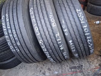 3. 255/70/R22.5. With 90% of tread or life 2 toyos 1 Bridgestone hablamos espan̈ol