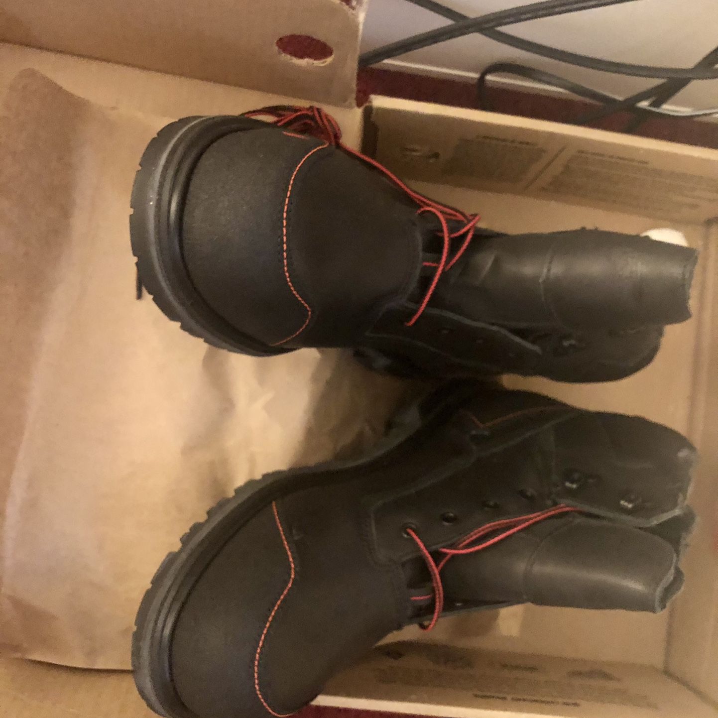 Red Wing work boots size ( 10.5 D )