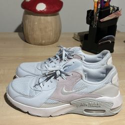 NIKE AIR MAX WOMEN’S SNEAKERS. Size 10