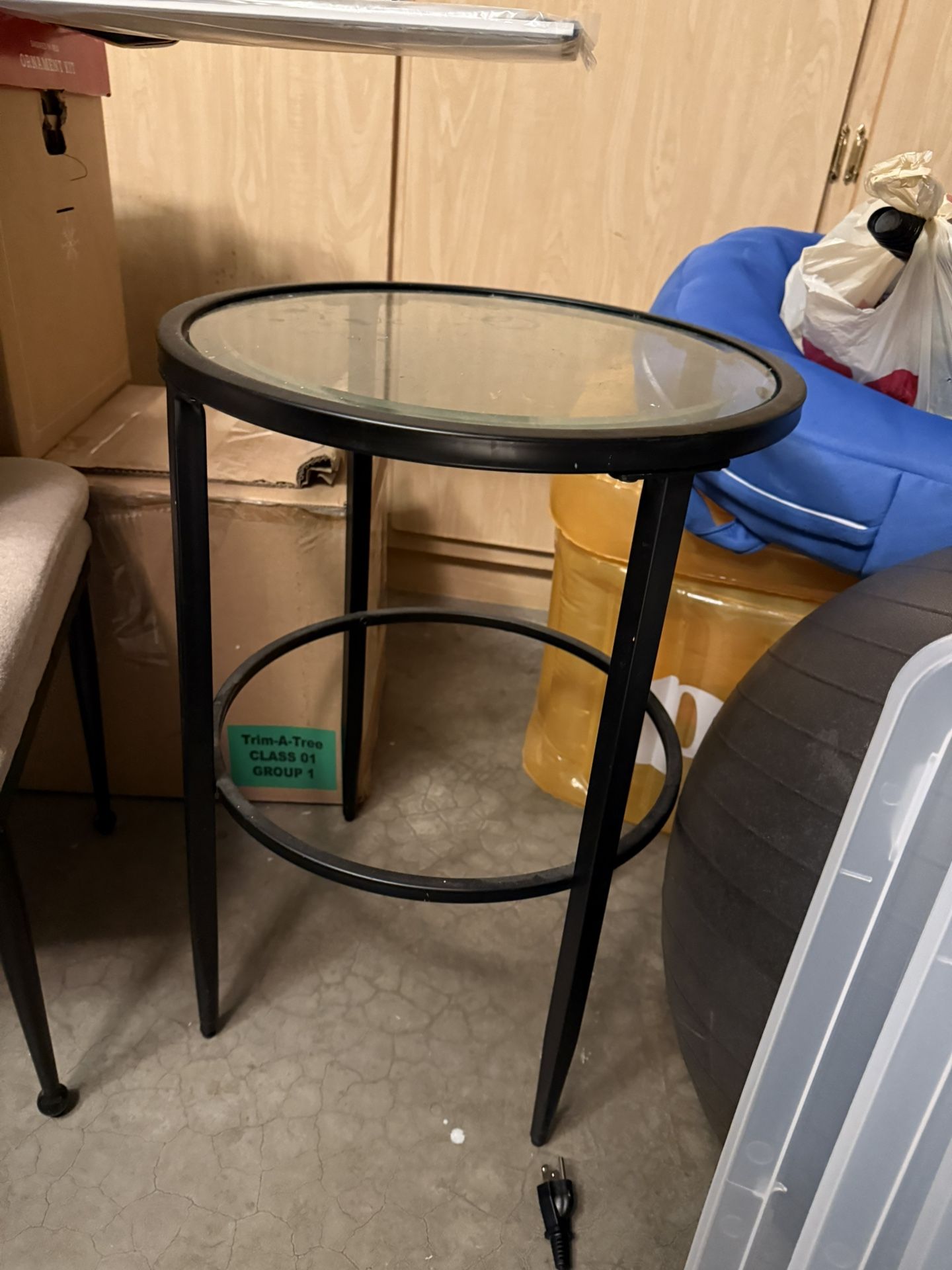 Metal/glass end table