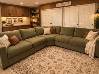 SECTIONAL COUCH
