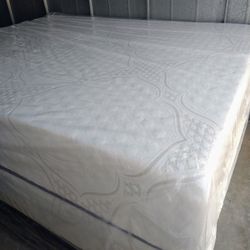 Queen Size Mattress Memory Foam And Box Spring 