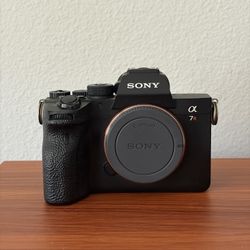 Sony A7 RIV